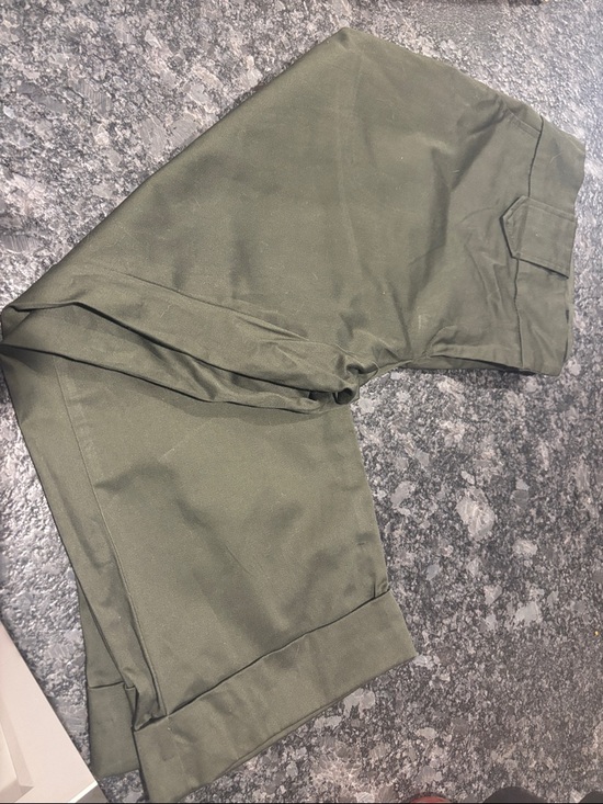 The Limited Pants - NWOT The Limited Olive Green Drew Fit Capris